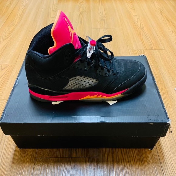 COPY - Girls Air Jordan Retro 5 - Picture 2 of 7